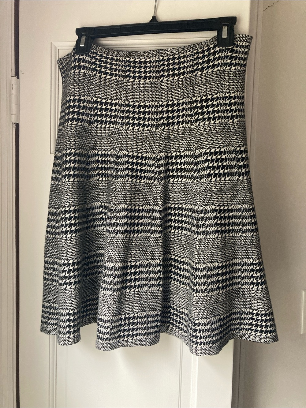 Max Studio Black and White Houndstooth A-Line Fit-and-Flare Sweater Skirt